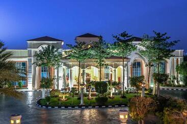 هتل Sultan Gardens Resort