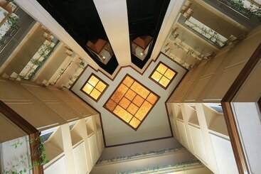 هتل The Chancery