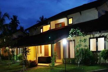 هتل The Jayakarta Anyer Beach Resorts