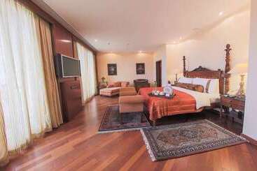 هتل The Lalit Mumbai