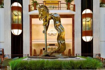 هتل The Lalit Mumbai