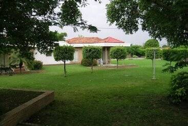 هتل The Meadows Resort And Spa