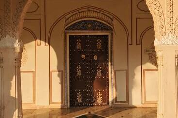 هتل The Raj Palace