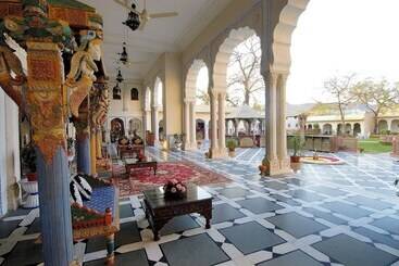 هتل The Raj Palace