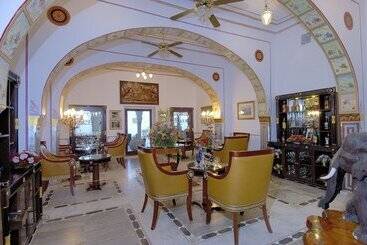 هتل The Raj Palace
