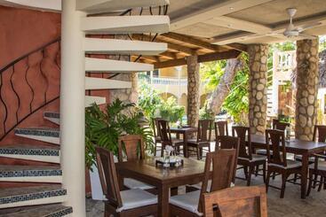 هتل Villa Taina
