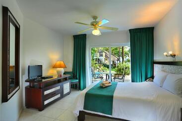 هتل Villa Taina