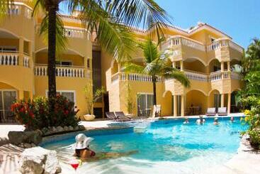 هتل Villa Taina