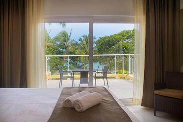 هتل Villa Taina