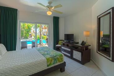 هتل Villa Taina