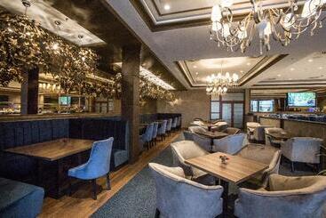 Vilnius Park Plaza Hotel, Restaurant & Terrace, Panorama Bar, Conference & Banquet Center