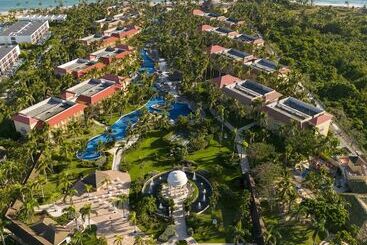 Wyndham Alltra Punta Cana All Inclusive Resort