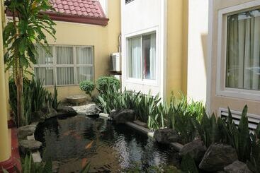 Microtel By Wyndham Batangas
