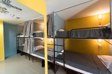 هاستل Backpacker Street Airport Place