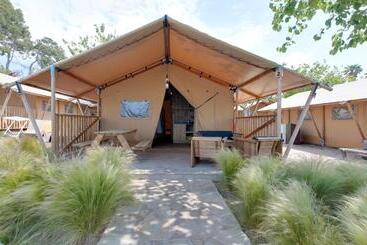 هتل Camping & Resort Sangulí Salou
