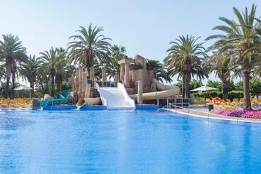 هتل Camping & Resort Sangulí Salou