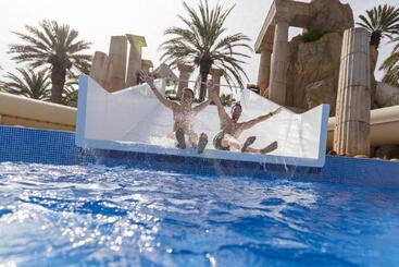 هتل Camping & Resort Sangulí Salou