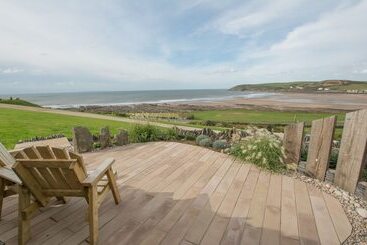 Beach Breeze Croyde 2 Bed, Sleeps 4 5, Sea Beach Views