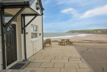 Beach Breeze Croyde 2 Bed, Sleeps 4 5, Sea Beach Views