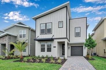 Edgy, Modern 6 Bed 5 Bath