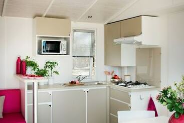 هتل Camping De L'espiguette