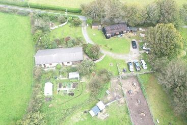 Inviting 2 Bed Cottage In Newcastle Emlyn