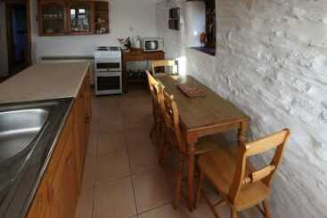 Inviting 2 Bed Cottage In Newcastle Emlyn