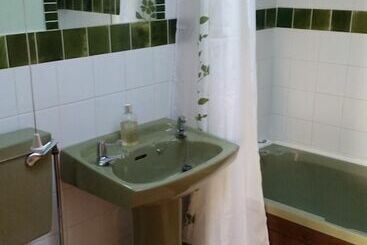 Inviting 2 Bed Cottage In Newcastle Emlyn