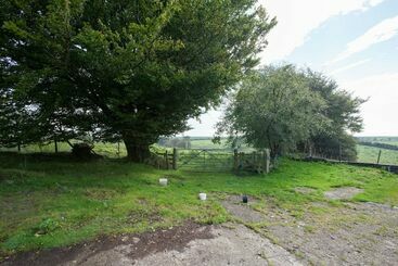 Inviting 2 Bed Cottage In Newcastle Emlyn