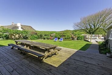 Ladywell Croyde 6 Bedrooms, Sleeps 12, Hot Tub