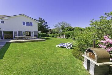 Ladywell Croyde 6 Bedrooms, Sleeps 12, Hot Tub