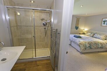 Ladywell Croyde 6 Bedrooms, Sleeps 12, Hot Tub