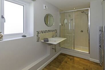 Ladywell Croyde 6 Bedrooms, Sleeps 12, Hot Tub