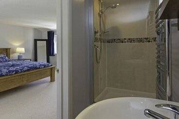 Ladywell Croyde 6 Bedrooms, Sleeps 12, Hot Tub