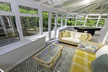 Ladywell Croyde 6 Bedrooms, Sleeps 12, Hot Tub
