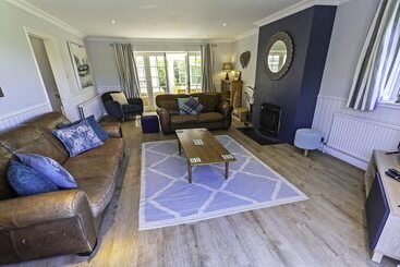 Ladywell Croyde 6 Bedrooms, Sleeps 12, Hot Tub