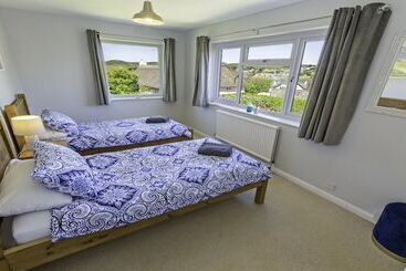 Ladywell Croyde 6 Bedrooms, Sleeps 12, Hot Tub