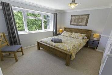 Ladywell Croyde 6 Bedrooms, Sleeps 12, Hot Tub