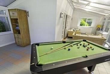 Ladywell Croyde 6 Bedrooms, Sleeps 12, Hot Tub