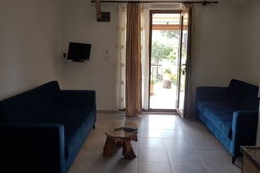 Lale Apart