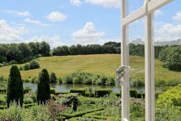 تختخواب و صبحانه Leeds Castle Maiden S Tower