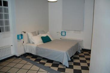 تختخواب و صبحانه Les Chambres Du Mail