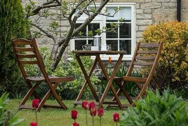 Bramwood Cottages