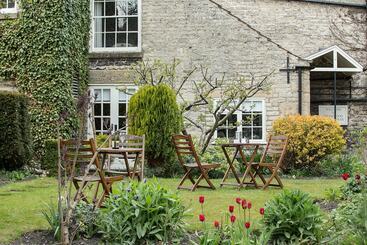 Bramwood Cottages
