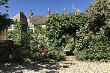 Bramwood Cottages