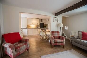 Bramwood Cottages