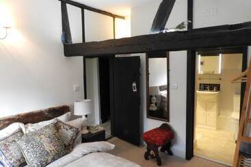 Henry Viii Cottage