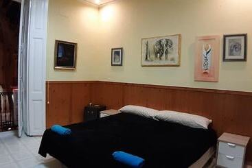 Hostal Marqués Del Campo   Hostel