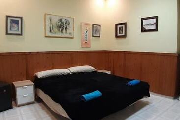 Hostal Marqués Del Campo   Hostel