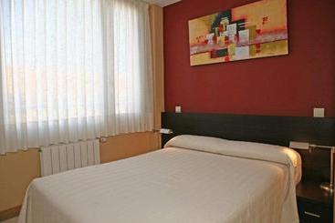 فندق Apartamentos Playa De Portio